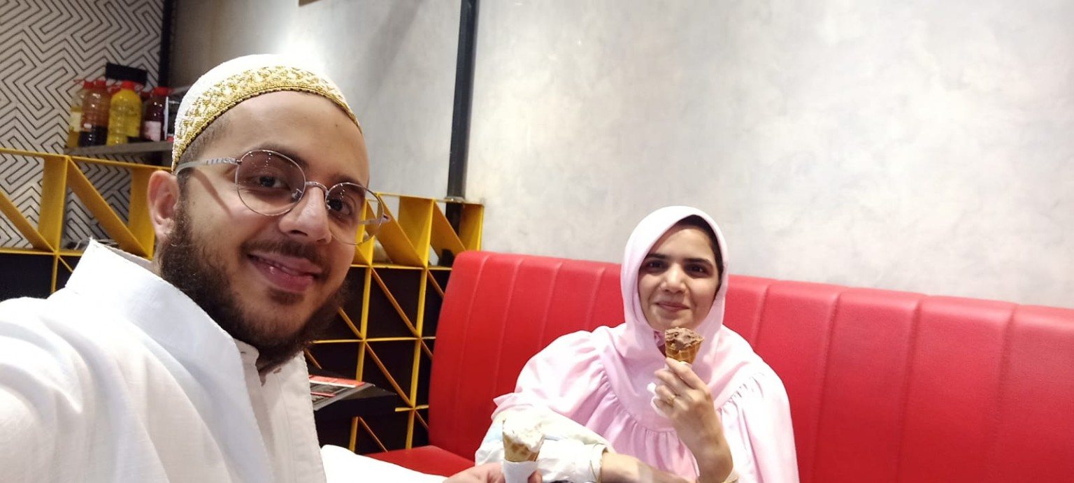 Mariya and Burhanuddin with ice cream in Dubai