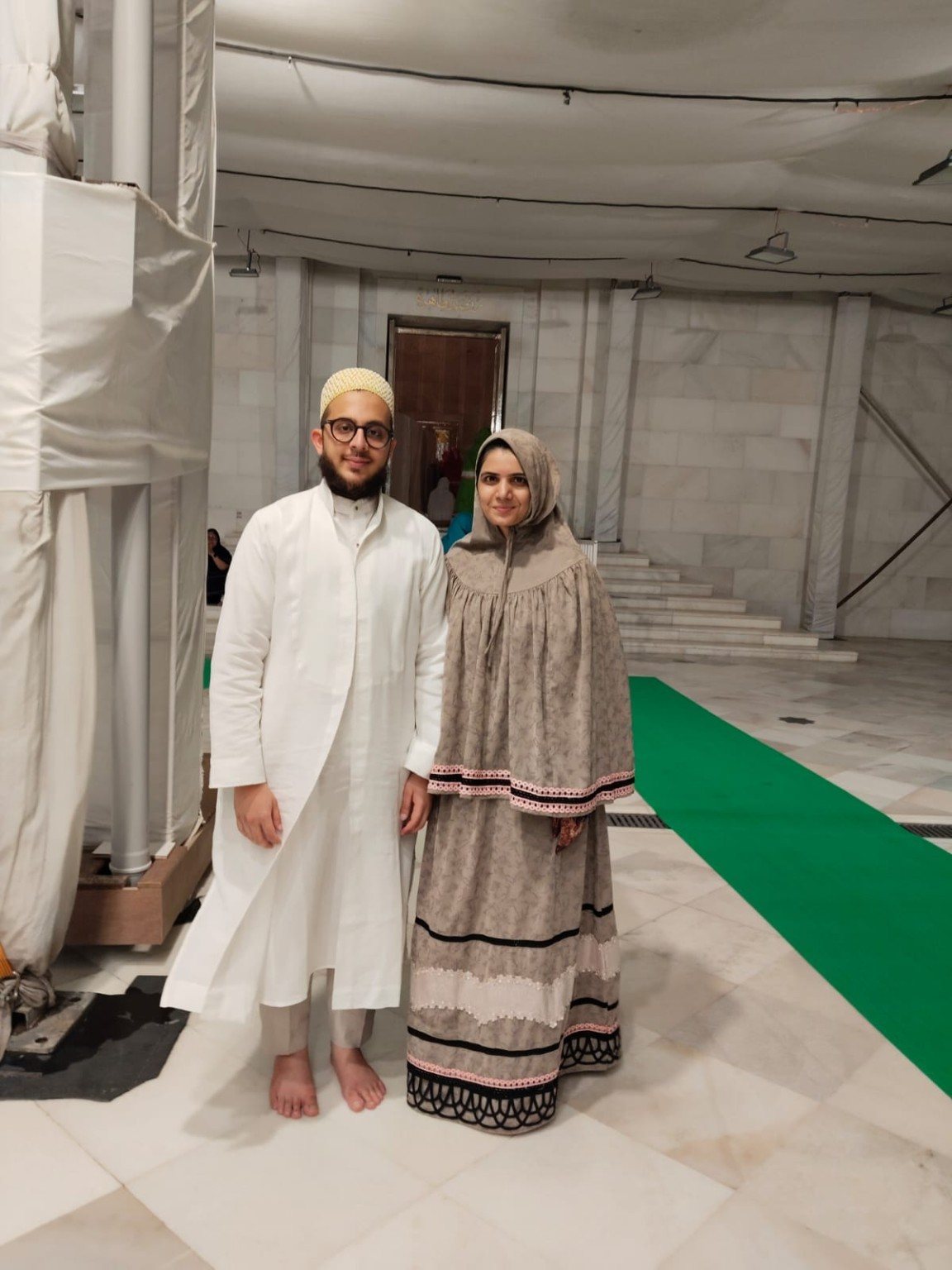 Mariya and Burhanuddin standing at Raudat Tahera