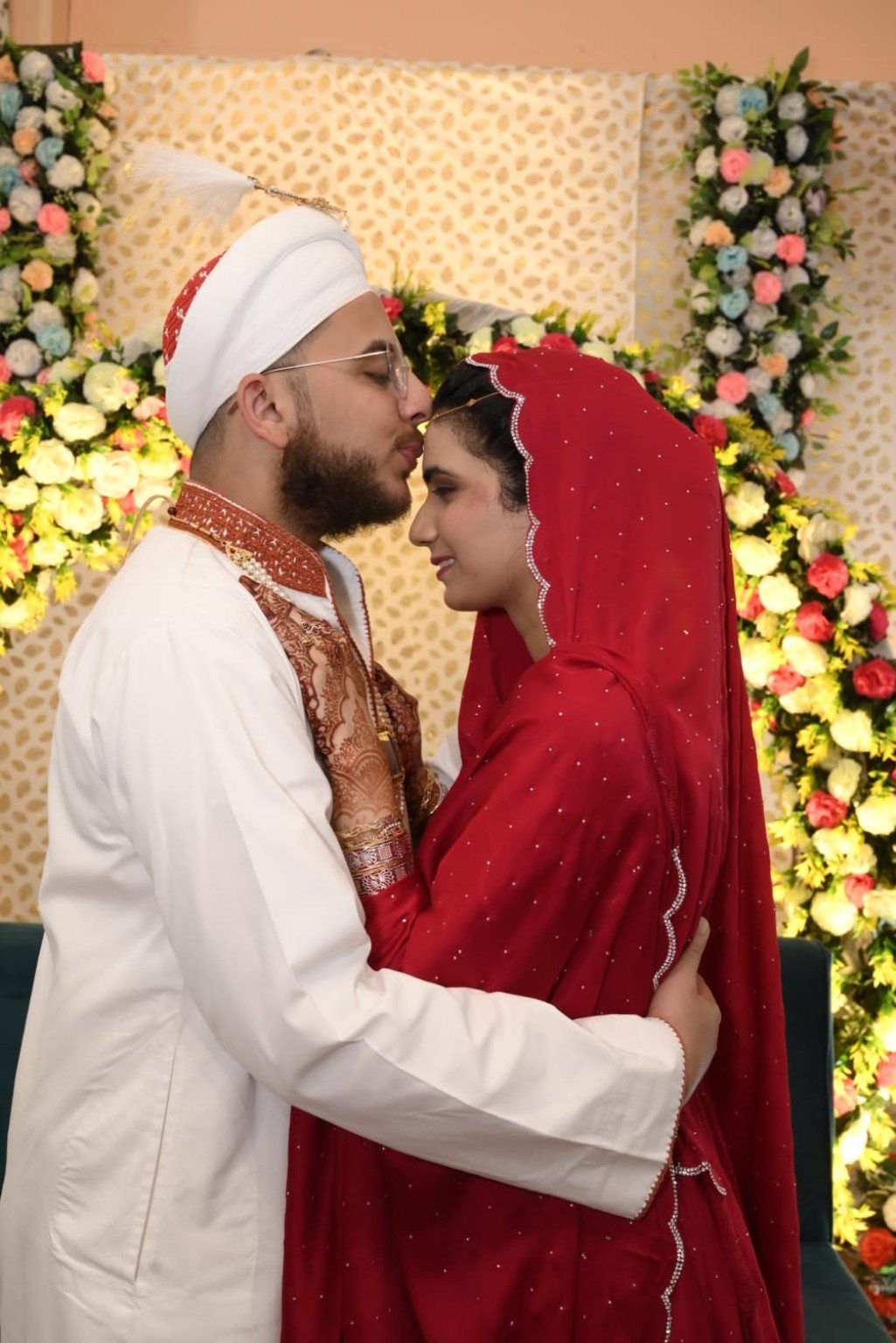 Burhanuddin kissing Mariya on the forehead